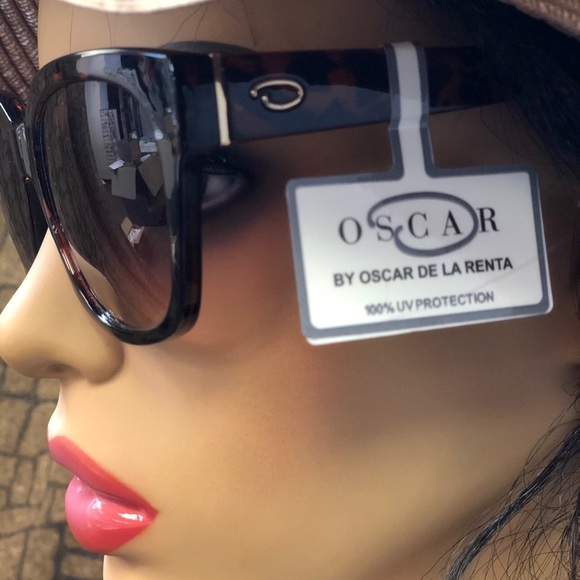 Oscar de la Renta Accessories - Oscar de la Renta womens designer sunglasses. NWT